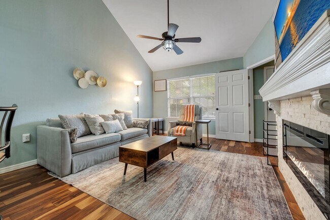 Photo - 2738 W Tharpe St Townhome