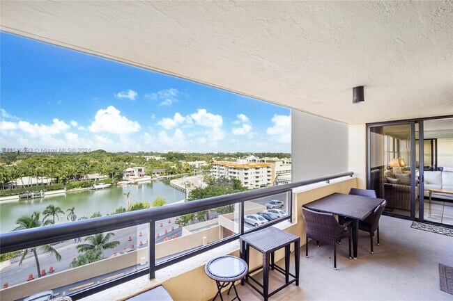 Photo - 2555 Collins Ave Unit 906
