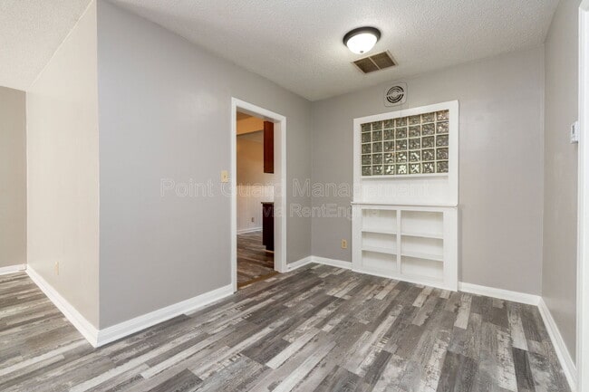 Photo - 4722 E Elm St