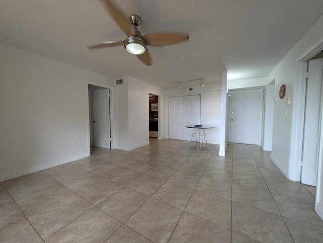 Photo - 1720 NW N River Dr Unit 209