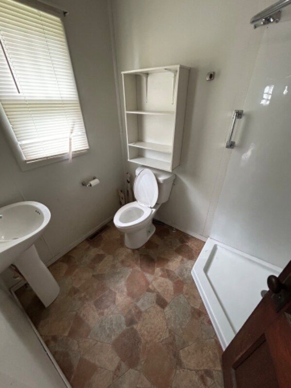 Photo - 117 W McLane St