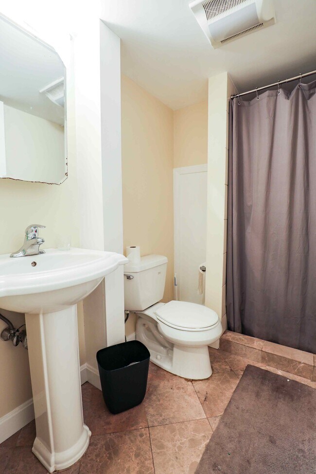 Photo - 1870 Commonwealth Ave Unidad 3