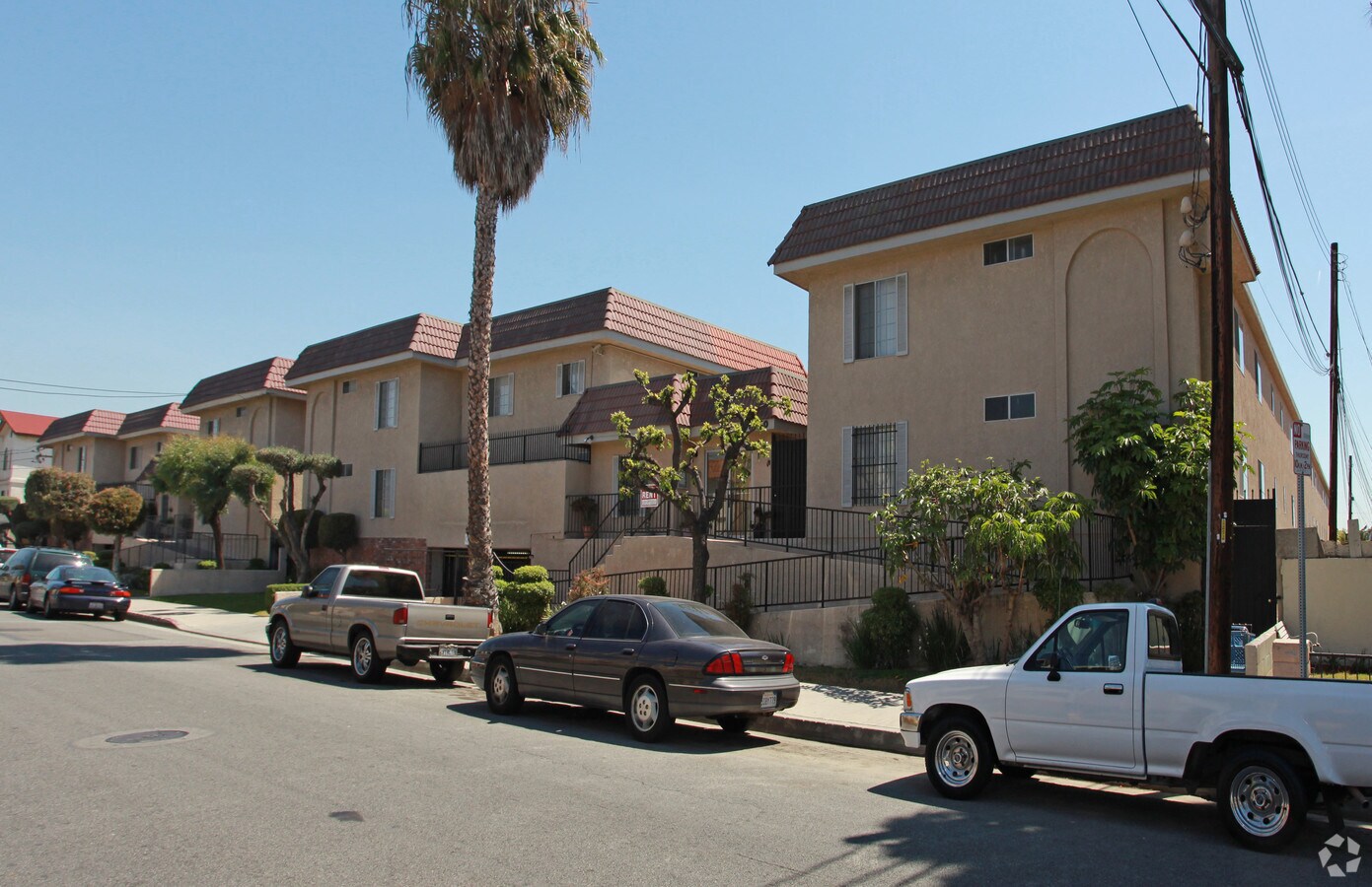 Photo - 13600 Doty Ave Apartments