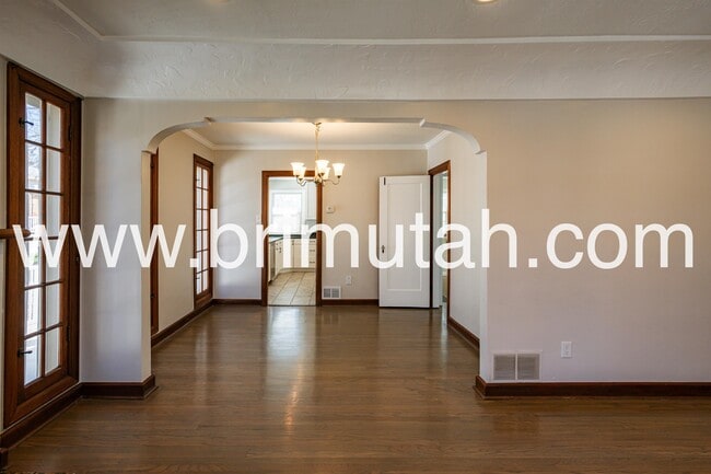 Photo - 1572 Kensington Ave