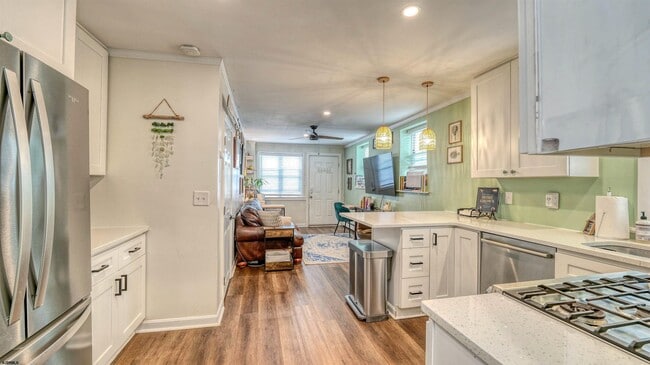 Photo - 117 Newport Ct Unidad A