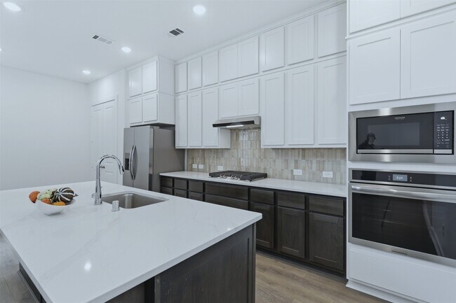 Photo - 19722 Riverbed Ln