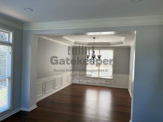 Photo - 245 Lockmeade Way