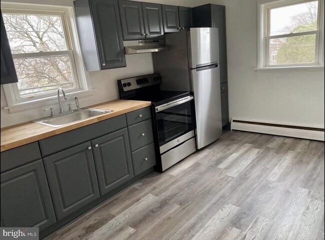 Photo - 672 Colwell Rd