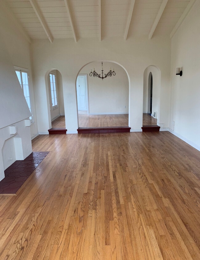 Photo - 320 N Genesee Ave