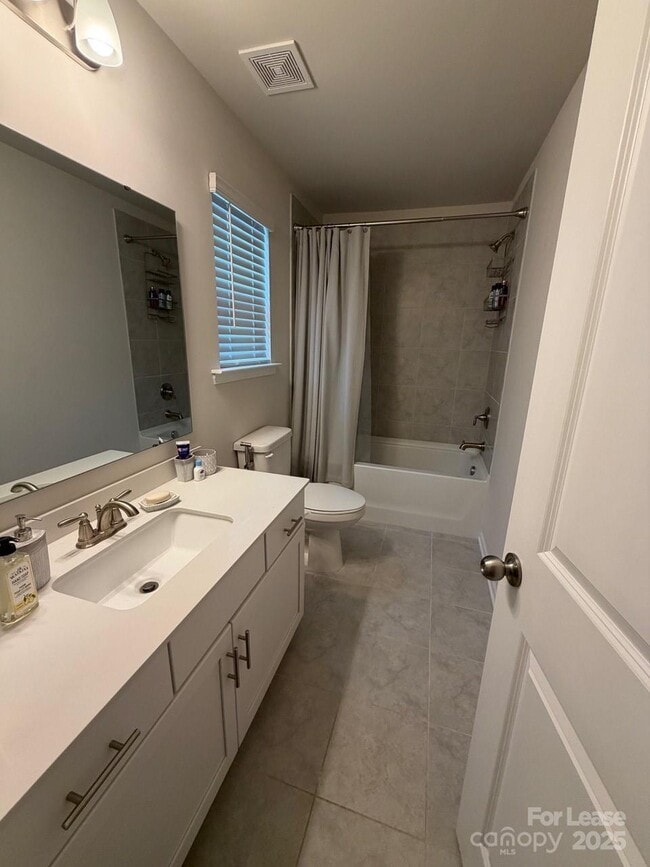 Photo - 403 Wescott St