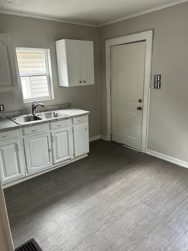 Photo - 1626 Lawton Ave