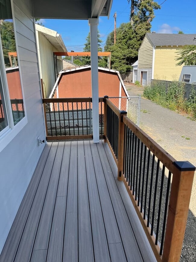 Photo - 1765 Waller St SE