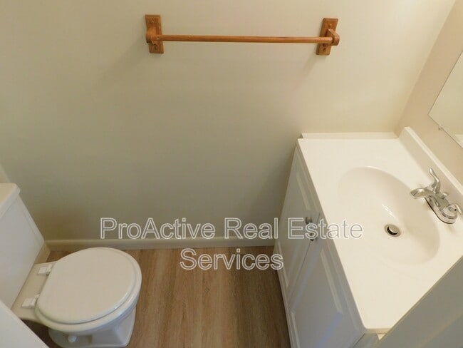 Photo - 215 Greenbrier Ave