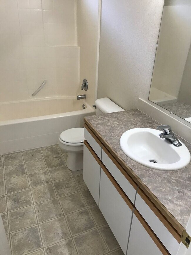 Photo - Holly St. - 1112/1114 Unit 1114