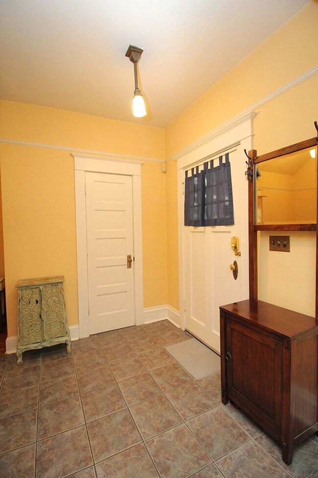 Photo - Delightful Remodeled Alberta Arts 3 Bed/2 ...