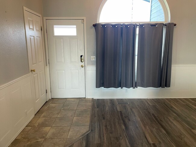 Photo - Sweeping Views of Cascade Valley