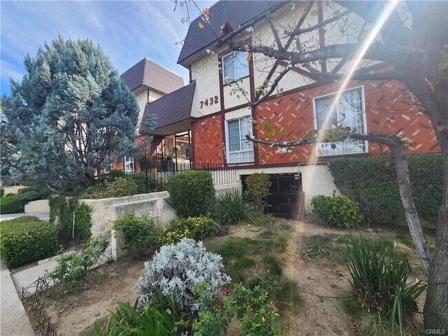 Photo - 7432 Hazeltine Ave