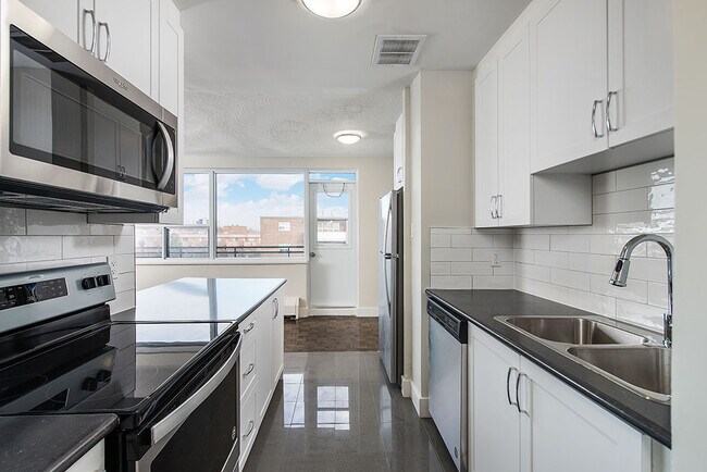 Photo - 1475 Bloor Street