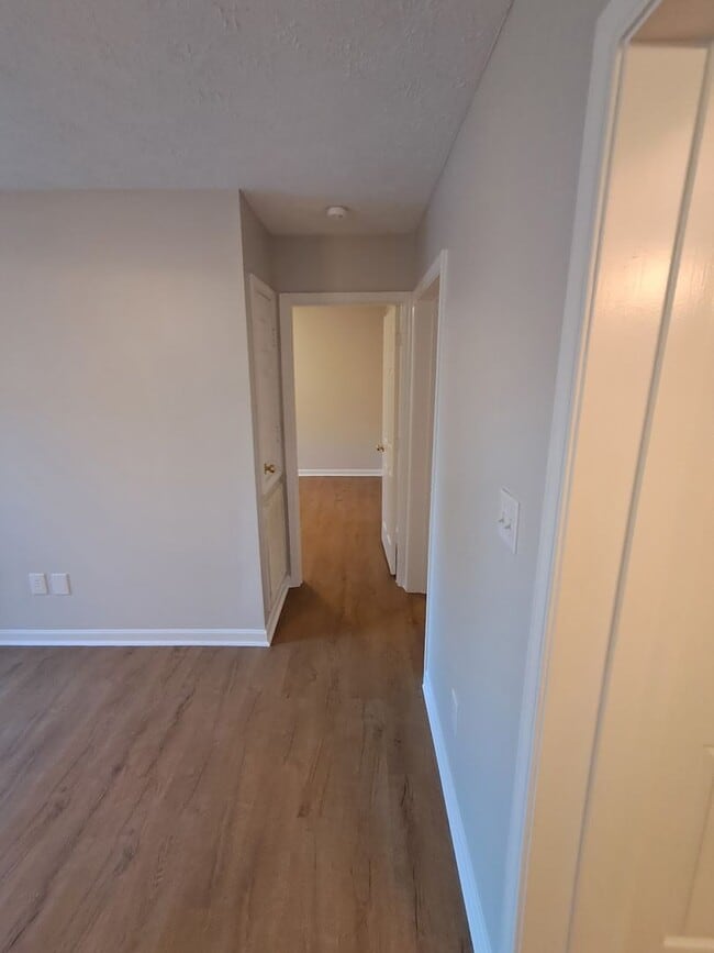 Photo - 2 Bedrooms 1 Bathroom Duplex