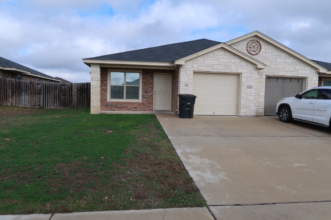 Photo - 1209 Vanguard Ln