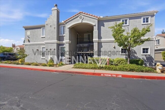Photo - 885 Halidon Way