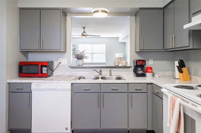 Photo - 106 NW Park St Unit B