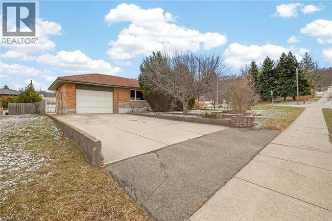 Photo - 82 Millen Rd