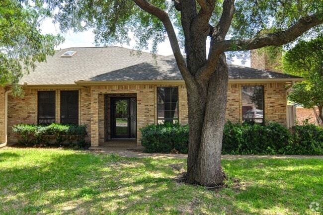 Building Photo - Beautiful Home in Overton South