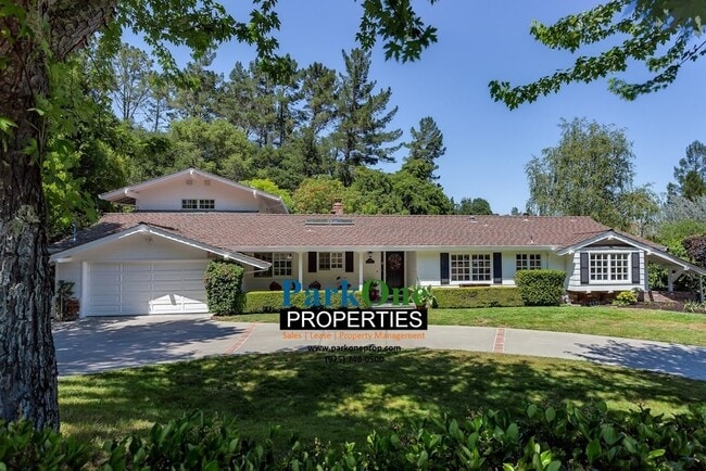 Building Photo - Amazing Moraga Home with incredible lot!