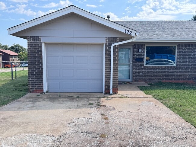 Building Photo - 120 N Blackwelder Ave Rental