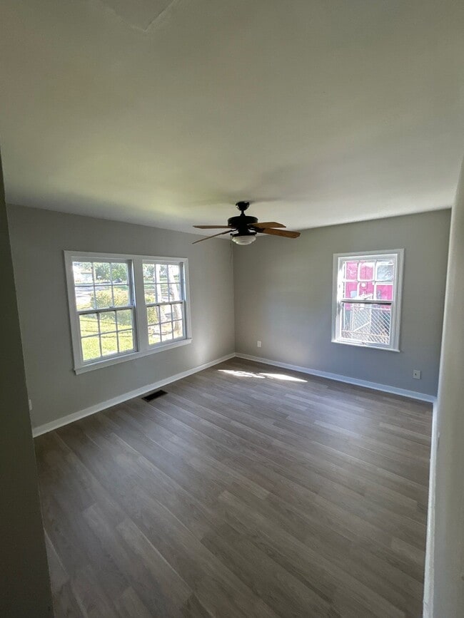 Photo - 319 Woody Dr