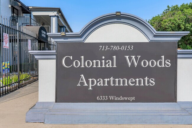 Photo - Colonial Woods Apts
