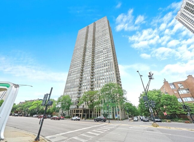 Building Photo - 1660 N La Salle Dr Unit 2904 Rental