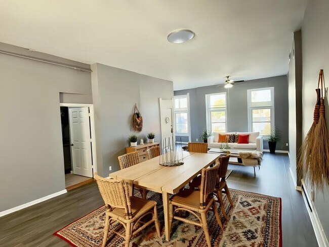 Building Photo - 1 bedroom in Chicago IL 60642 Unit FL 2