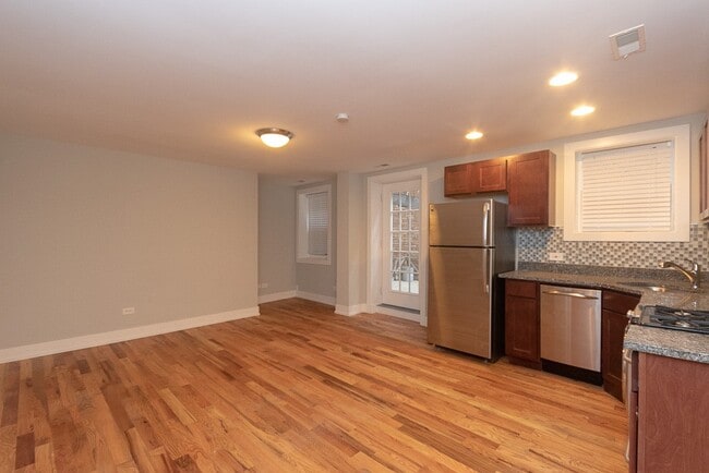 Building Photo - 557 W Arlington Pl Unit J08P