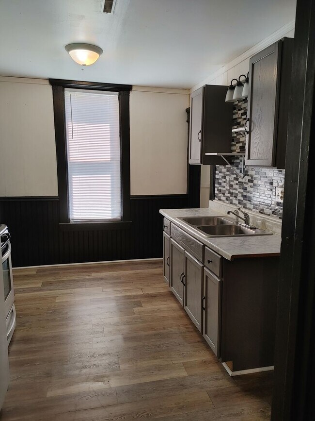 SPACIOUS 3 BEDROOM DUPLEX Rental House Rental in Parkersburg, WV