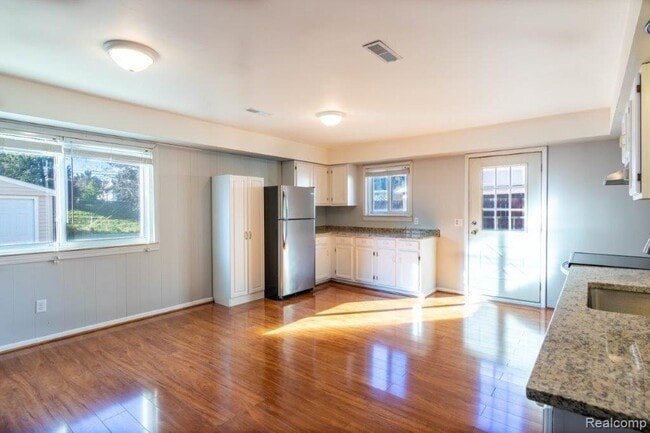 Photo - 2202 Isabell Ave