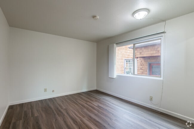 2BR, 1BA - 650SF - 2025 Francisco St.