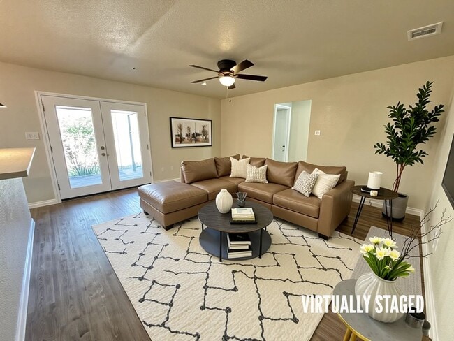 Photo - 1001 Ronstan Dr