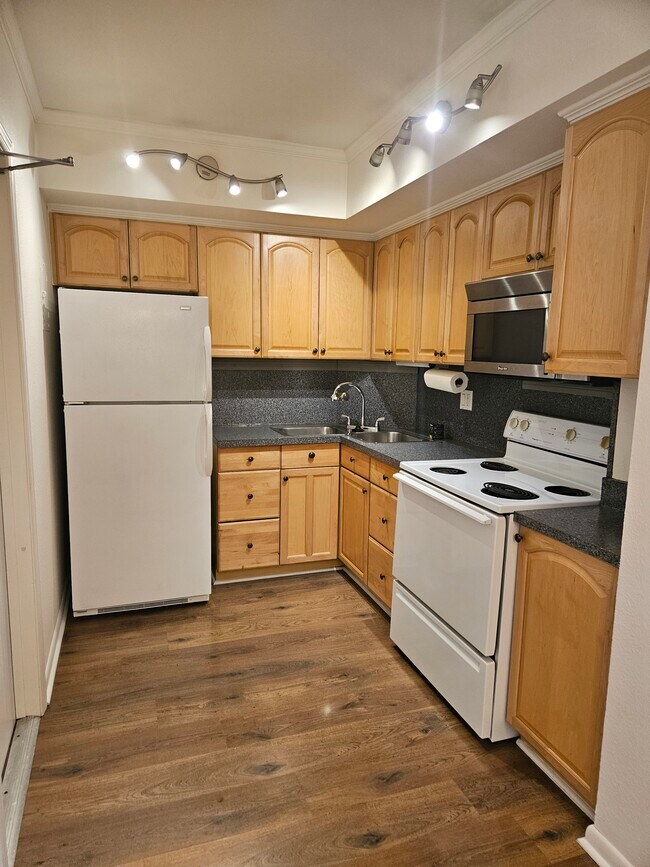 Kitchen - 2426 SE 17th St Unidad Village at Harbor Beach