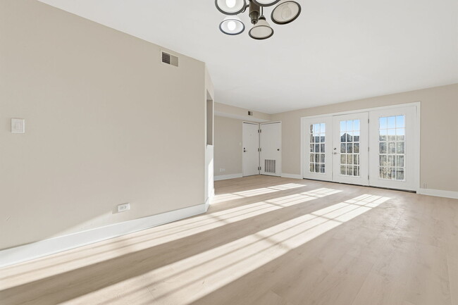 Photo - 4180 Williamsburg Ct Unit 301