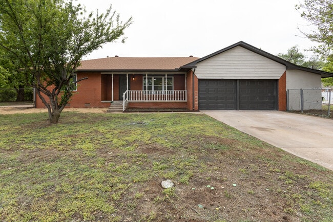 Building Photo - 730 N College St