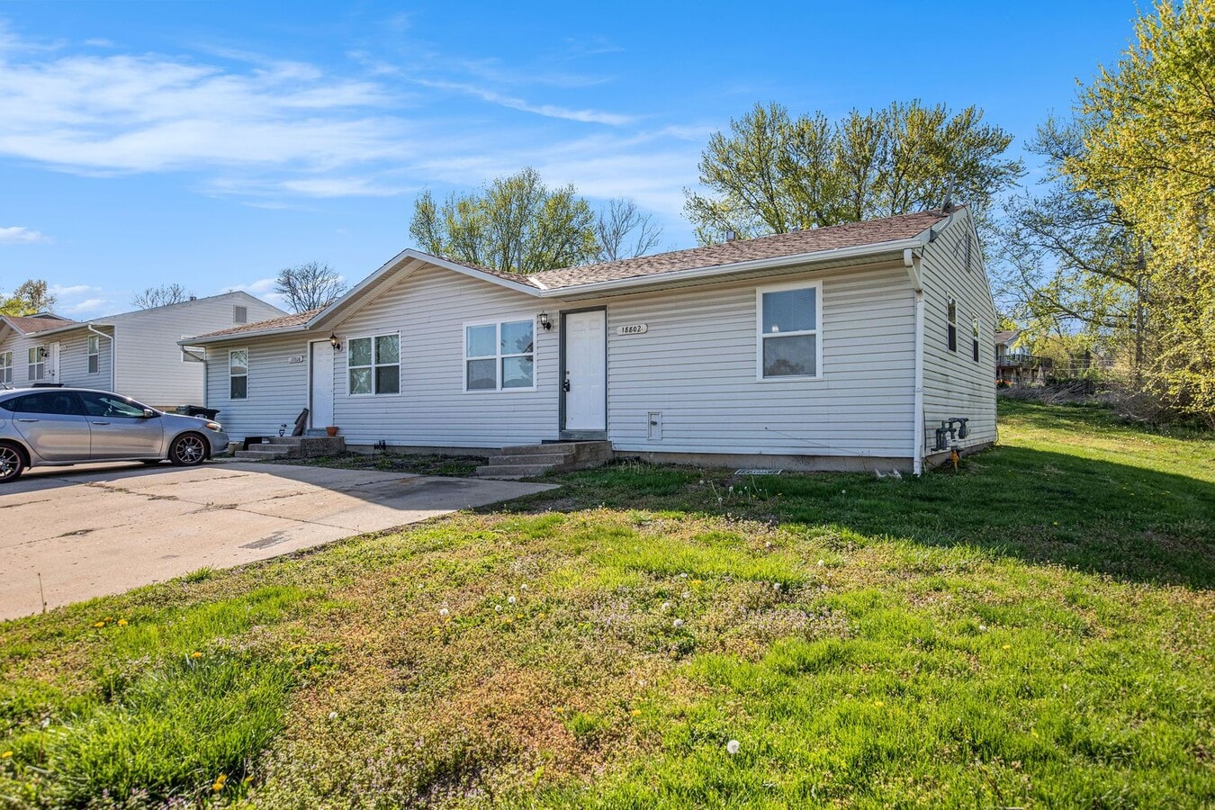 *COMING SOON* Beautiful 2-bedroom Duplex i... - *COMING SOON* Beautiful 2-bedroom Duplex i... Casa