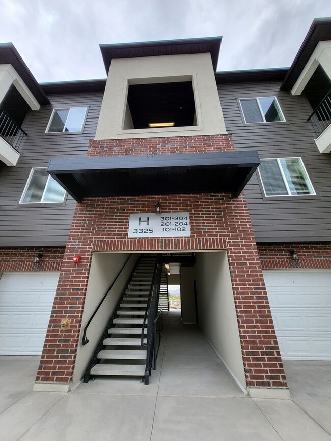 Building Photo - Short term lease available flexible end date