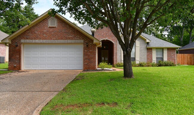 Photo - Whitehouse! Gorgeous 4 Bedroom, 2 Bath Home