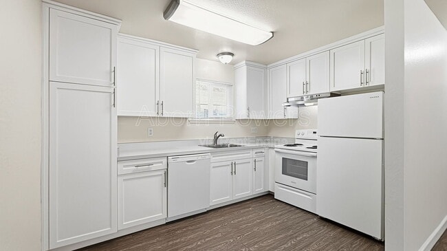 Photo - 2760 Coloma St Unit 03