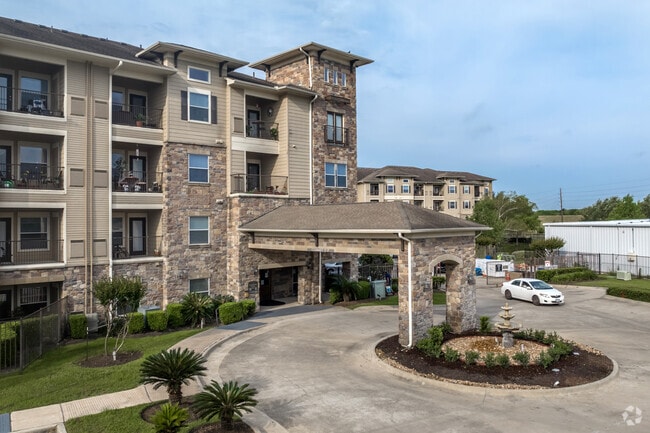 Building Photo - West Oaks Village Rental