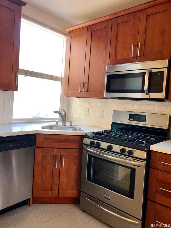 Photo - 744 Clementina St