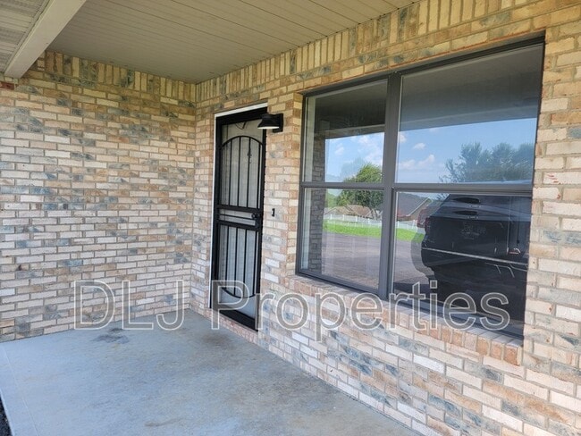 Building Photo - 2149 McCleary Rd Unit Apt #4