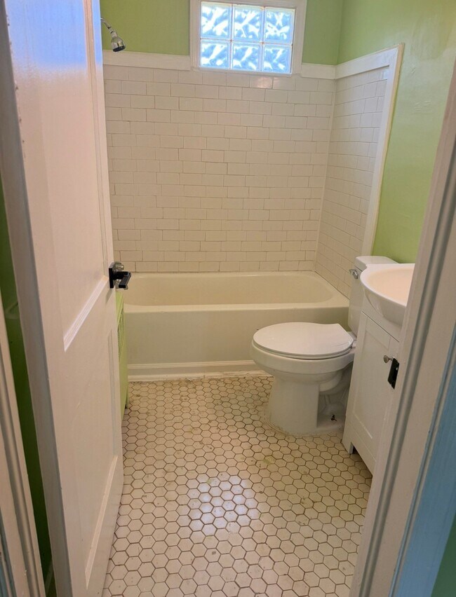 1400 Roslyn Dr Unit 13B
